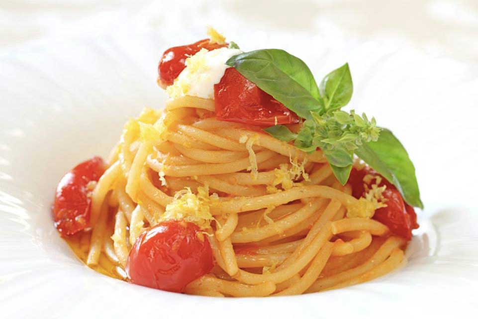 Oseleta Elogio al pomodoro, Spaghettone, pomodoro del piennolo, burrata, limone di Amalfi