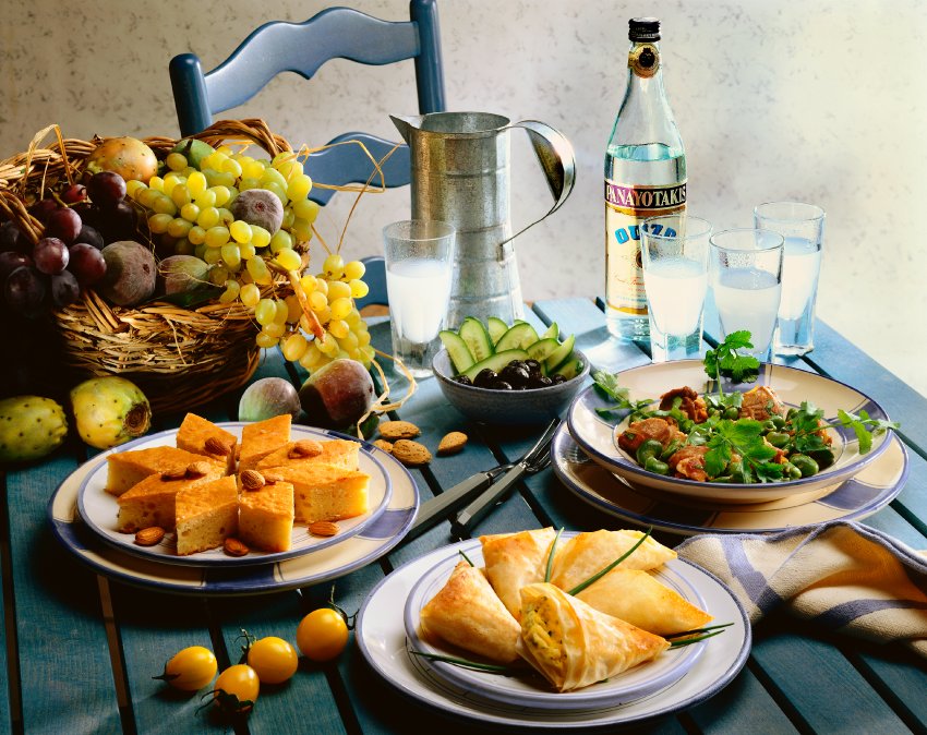 Piatti tipici della Grecia: Laid Dish with Greek Meals