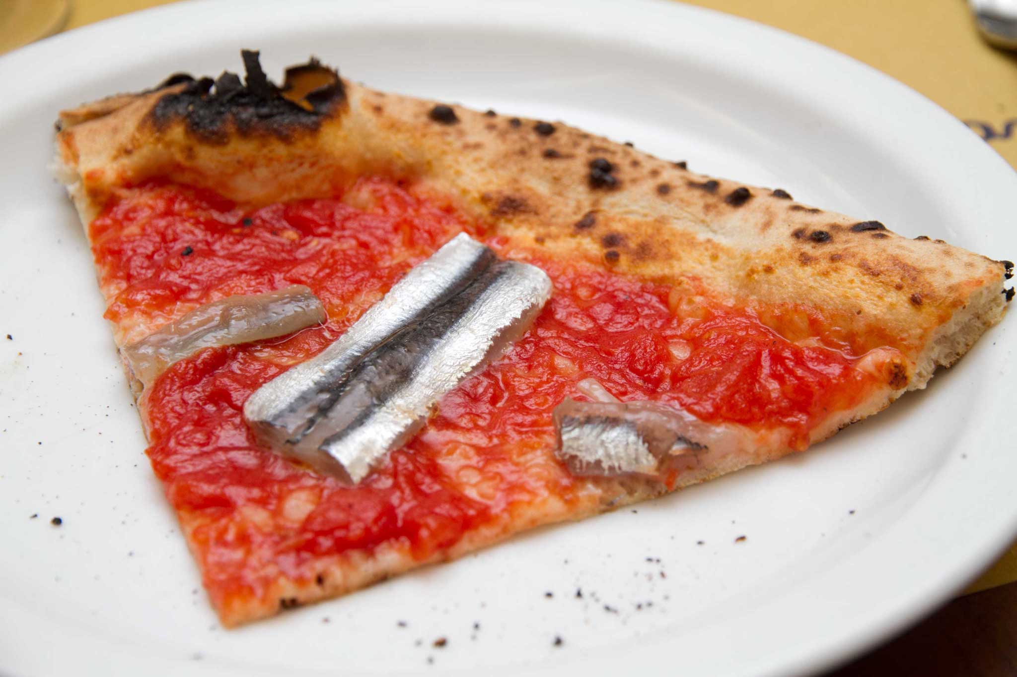 storia della pizza napoletana: alici e cicenielle