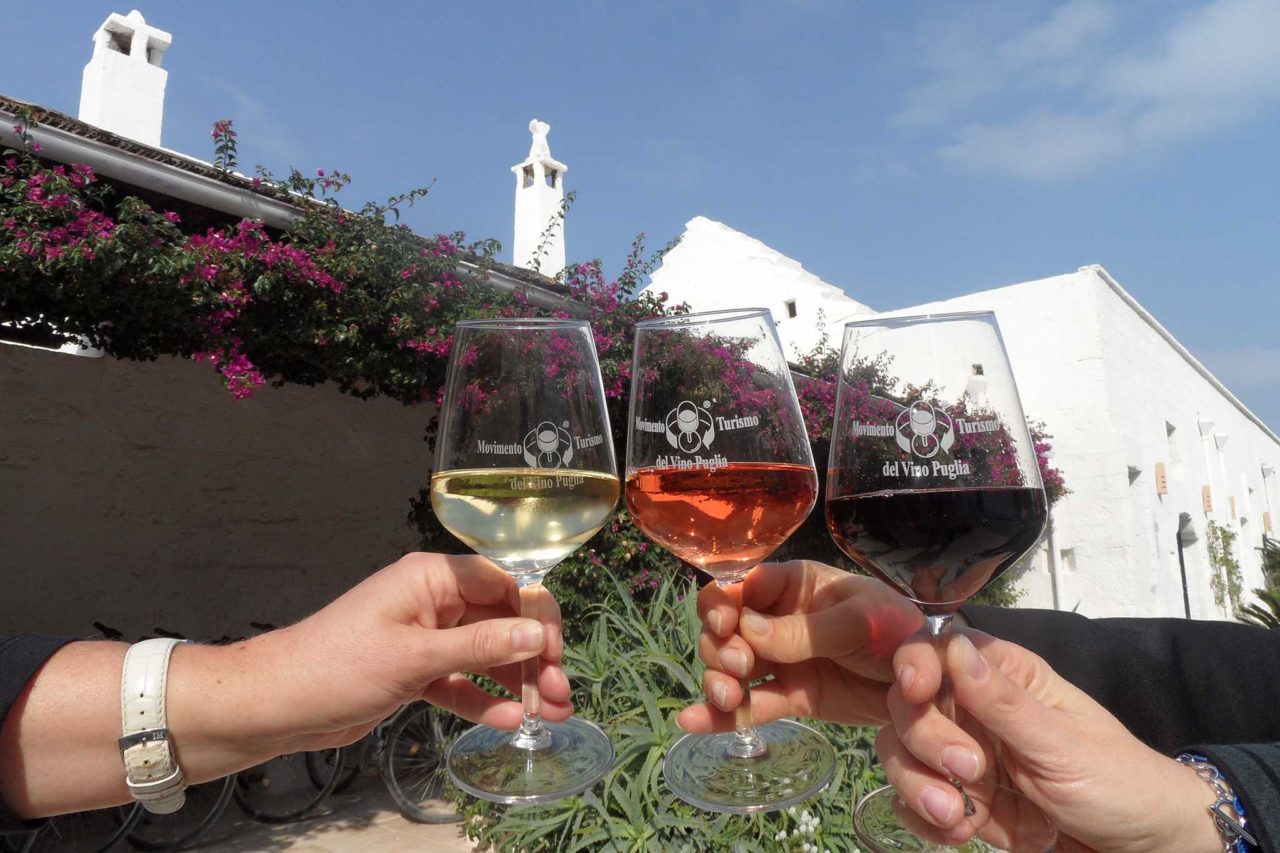Movimento Turismo Vino Puglia calice rosso, bianco e rosé