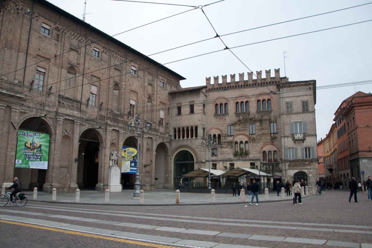 Il palazzo del comune di Parma ph Wikimedia Commons CC