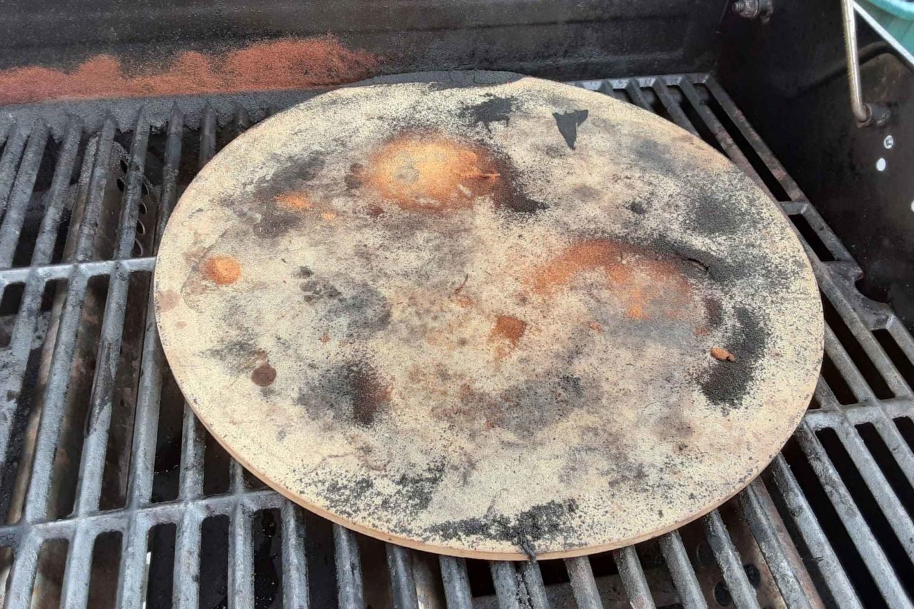 pietra refrattaria per cuocere la pizza nel barbecue