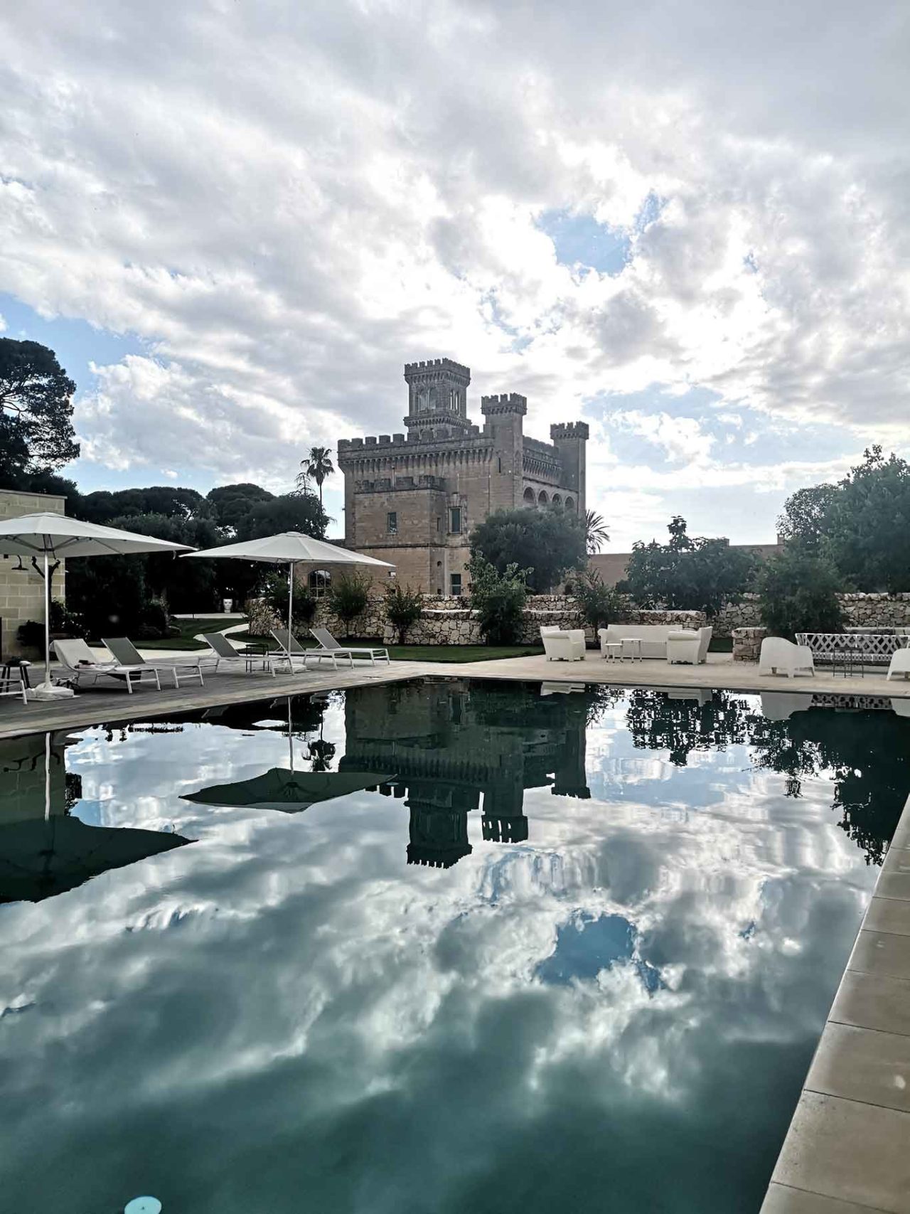 Vinilia Wine resort Manduria castello con piscina
