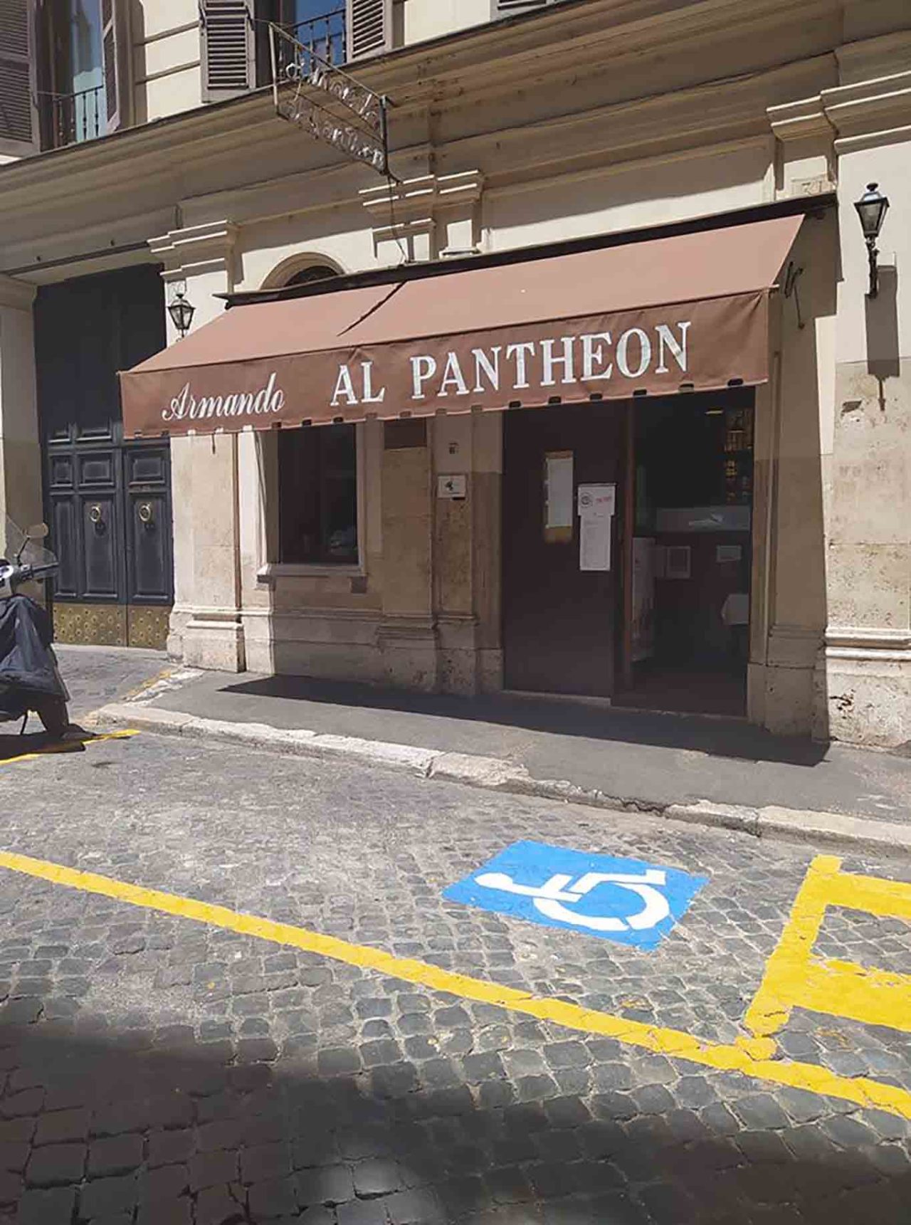 dehors parcheggio disabili Armando al Pantheon