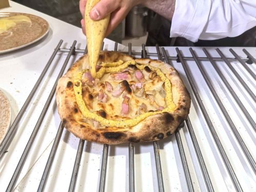 Sforno pizzeria Martina Franca pizza carbonara preparazione