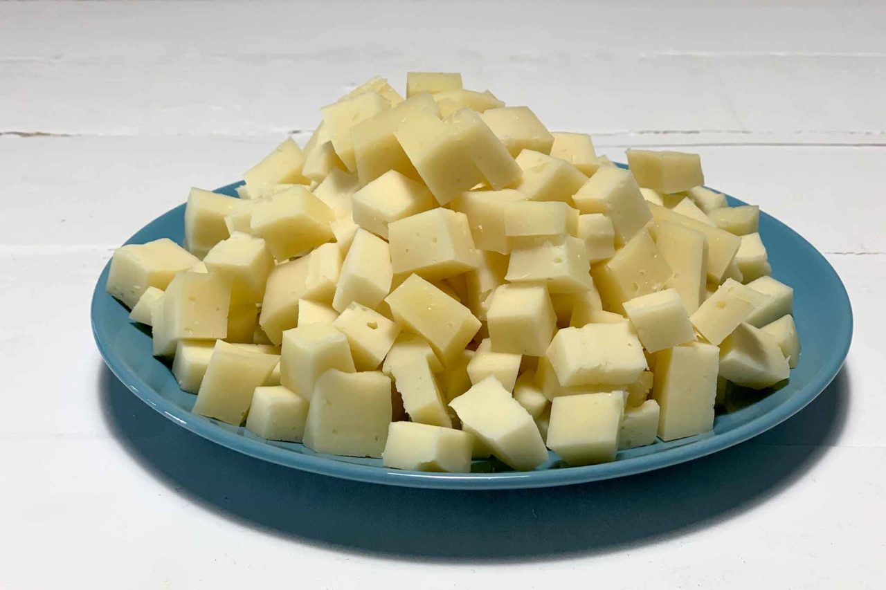 formaggio montasio a dadini