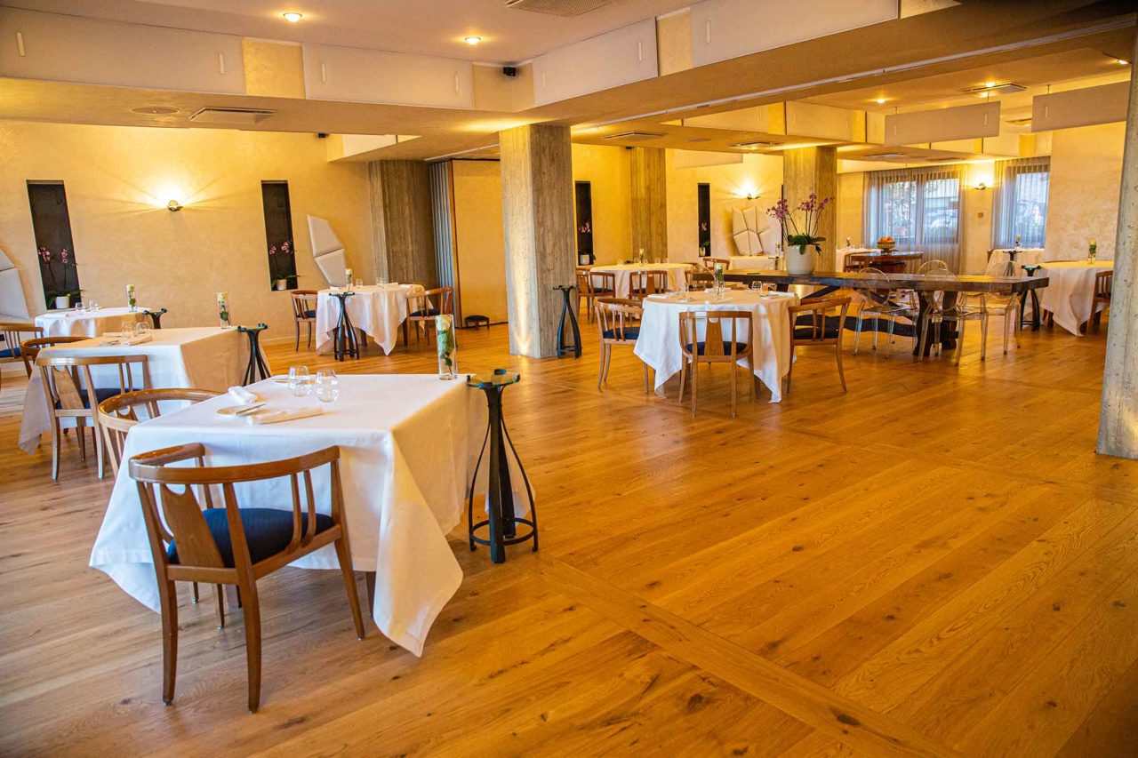 Villa Maiella sala ristoranti con albergo