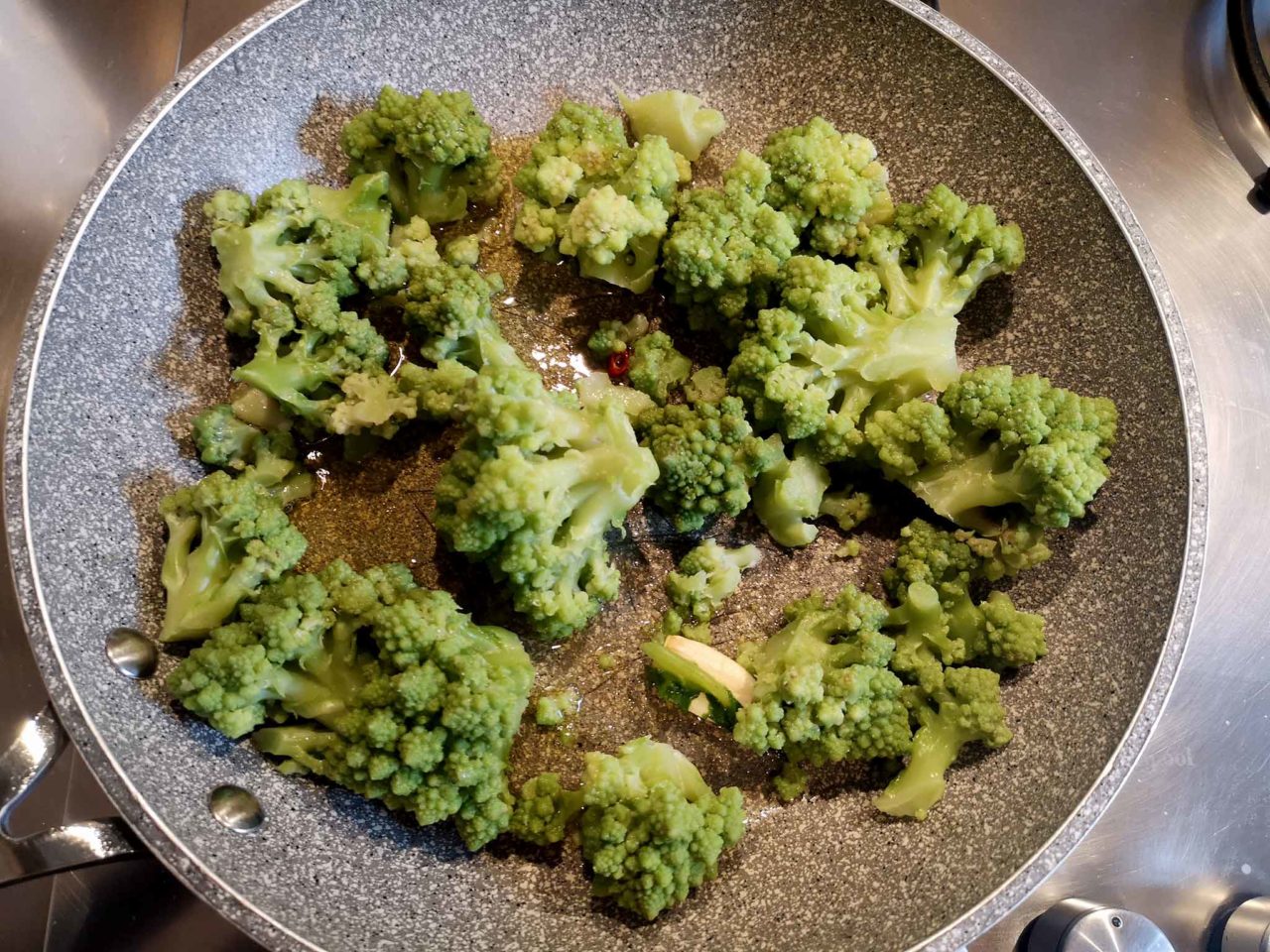 broccolo romanesco padella