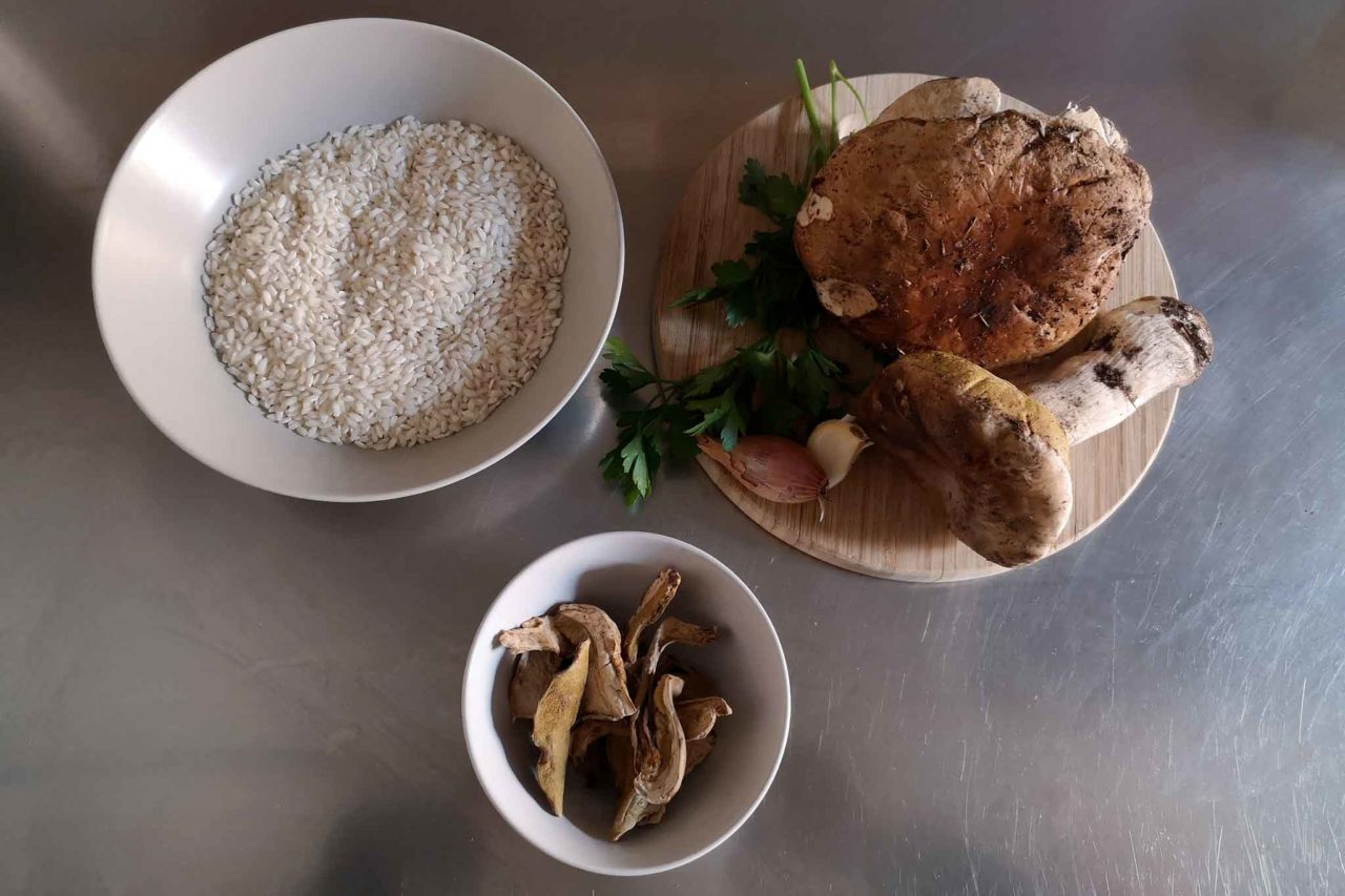 ingredienti base per il risotto con i funghi porcini