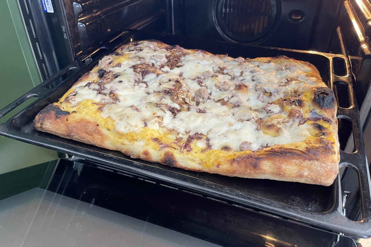 Pizzeria Acqua e Farina Priola Trunch pizza in teglia in forno