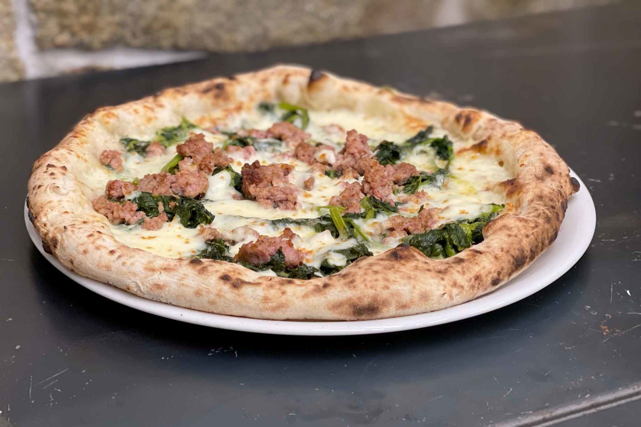 pizzeria Resilienza Salerno pizza broccoli e salsiccia
