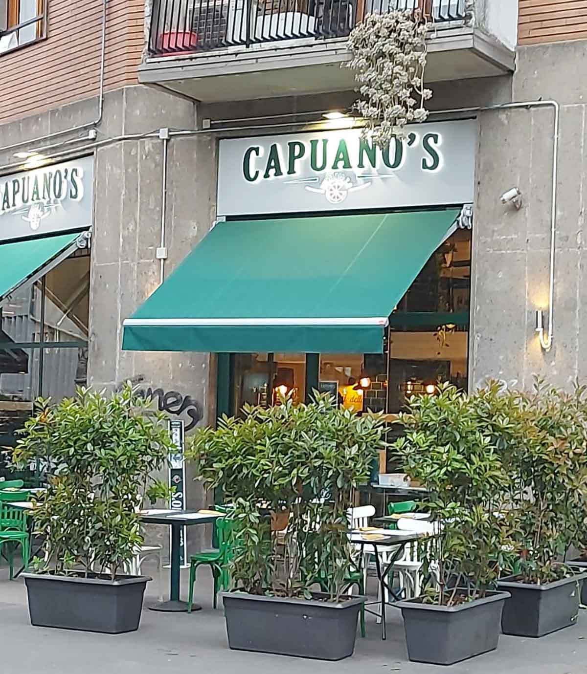 pizzerie con tavoli all'aperto Capuano's