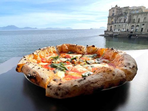 pizzerie all'aperto a Napoli