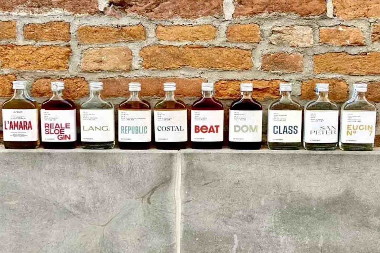 Cocktail pronti in bottiglia icona spirits