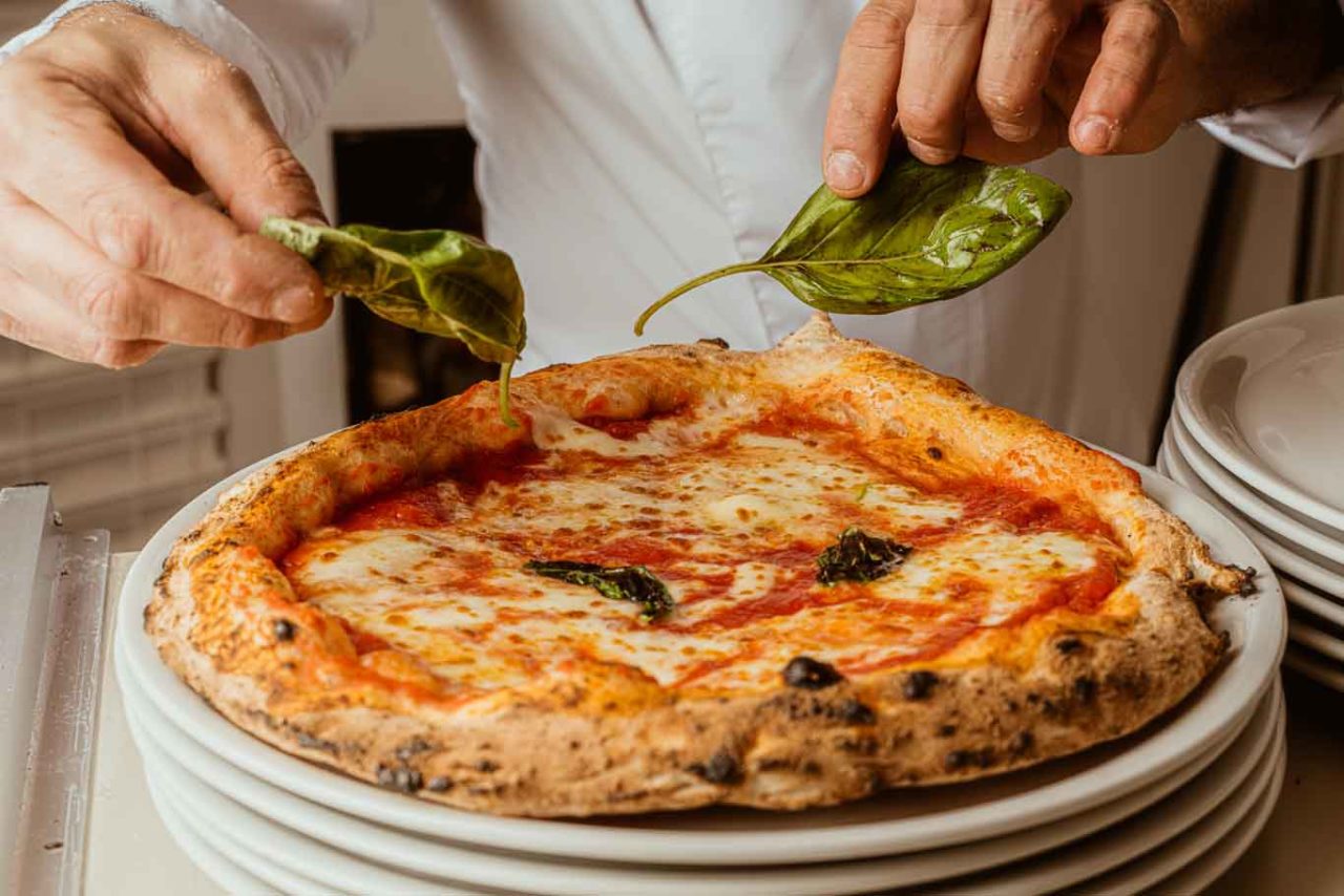 vurria preparazione pizza aloe nuove pizzerie a Milano