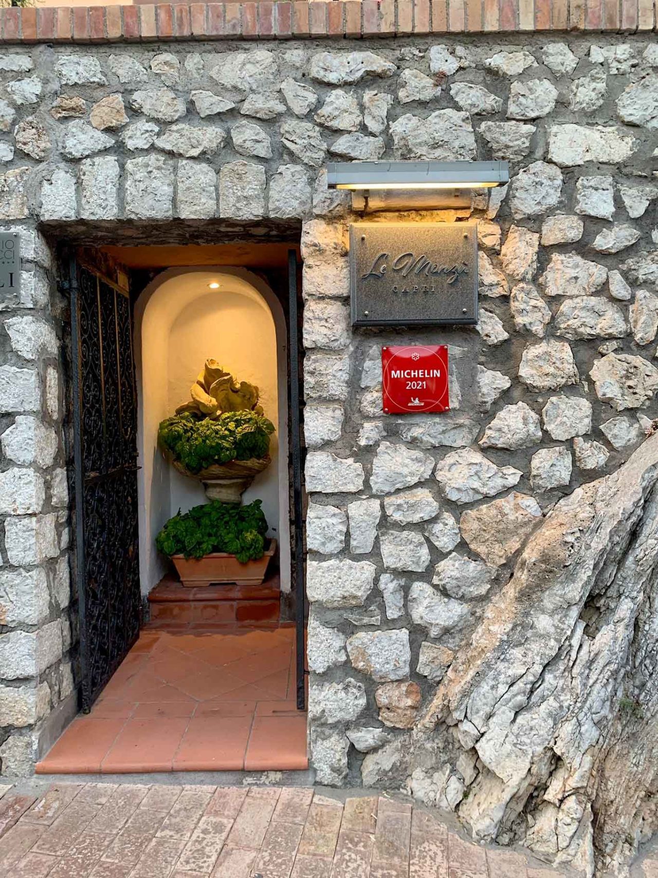 ingresso ristorante Le Monzù Capri 