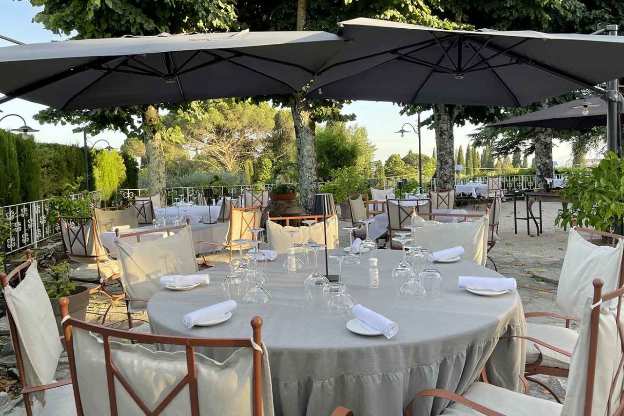 I Capricci di Merion ristorante Umbria tavoli all'aperto