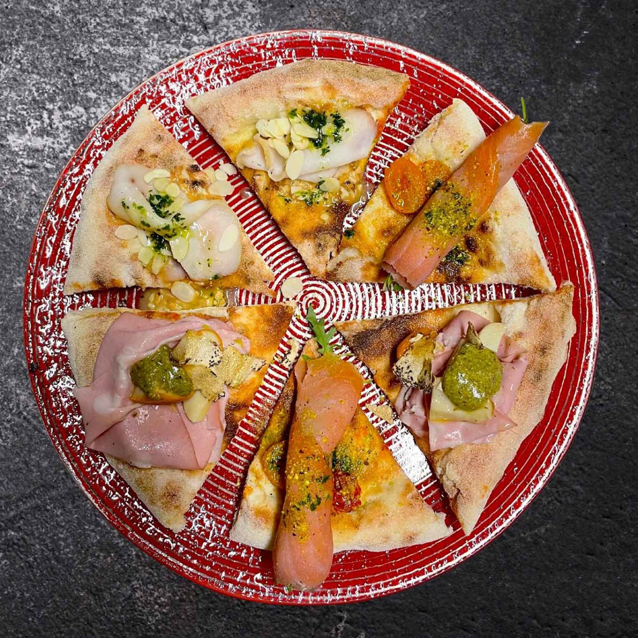 degustazione alla pizzeria Caveau a Ispica in Sicilia celebrata da Selvaggia Lucarelli