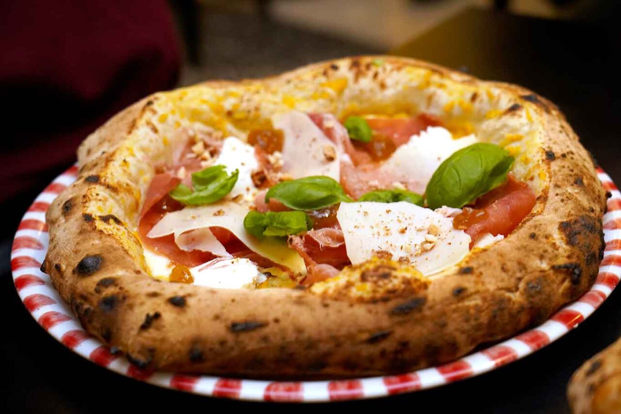 tipi di pizza napoletana: la Campione del Mondo di Peppe Cutraro