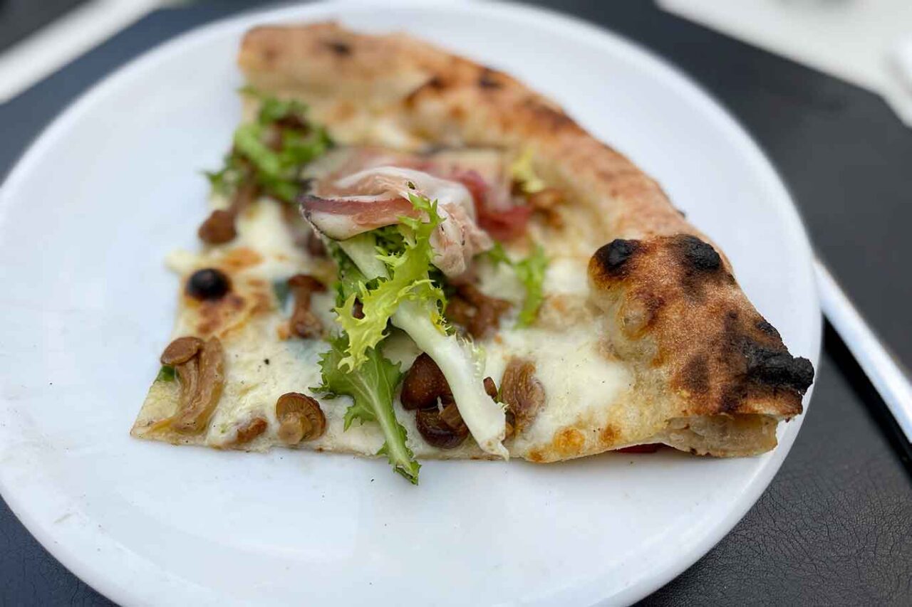 nuove pizze di Palazzo Petrucci Pizzeria a Napoli: pizza Riccia