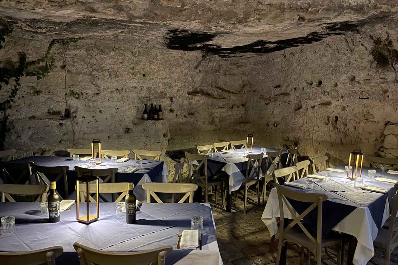 pizzeria Caveau nella cava di Ispica in Sicilia