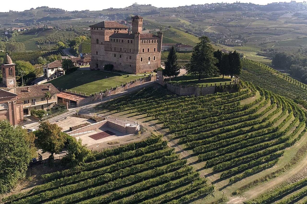 panorama Castello Grinzane Cavour Vigna Gustava sede Barolo en Primeur