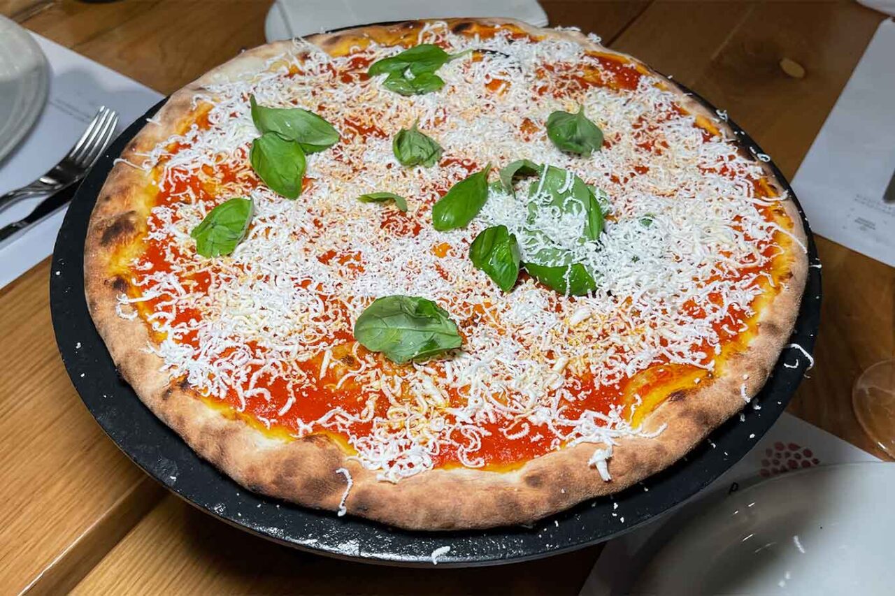 pizzeria Gli Esposito a Salerno pizza leggerissima affumicata