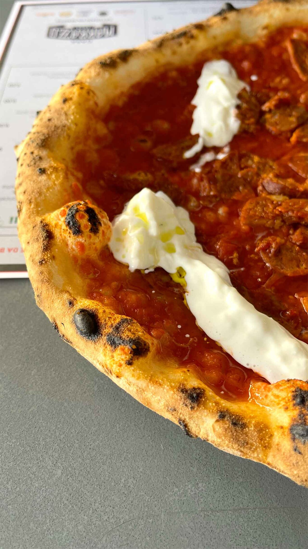 la pizza diavola della pizzeria 50 Kalò di Ciro Salvo a Napoli