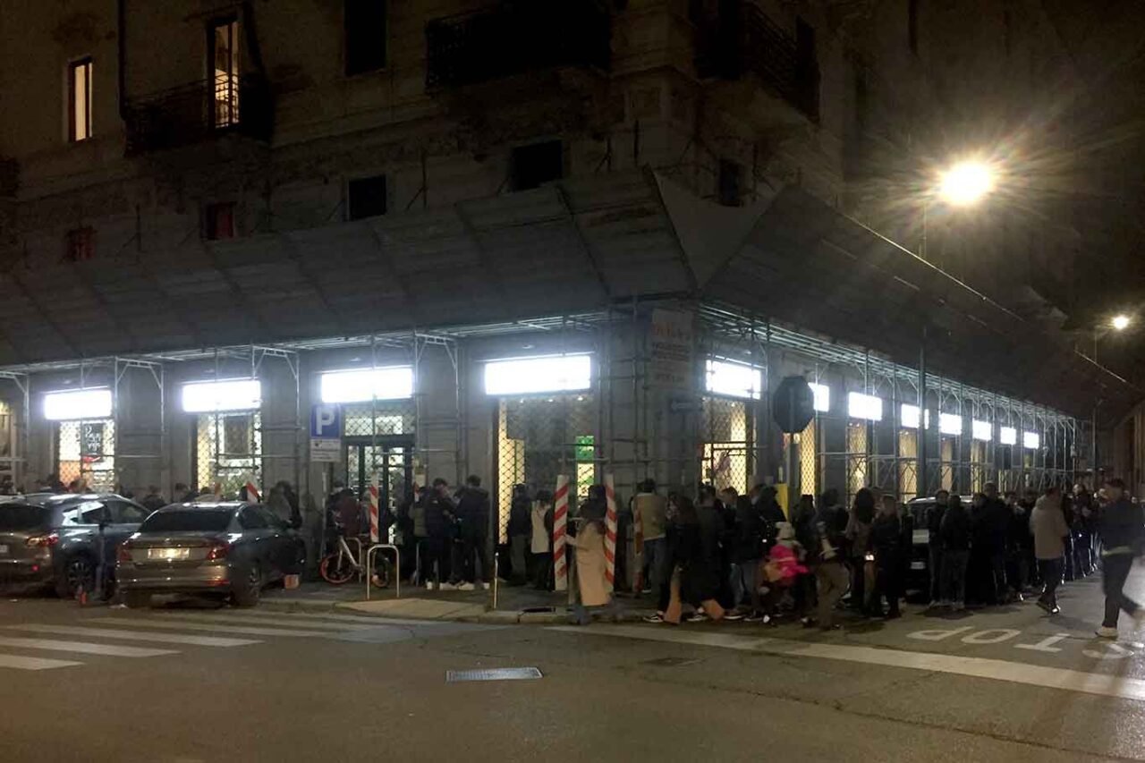 Tutti in fila per l apertura della pizzeria Ciro Cascella 3.0 a Milano