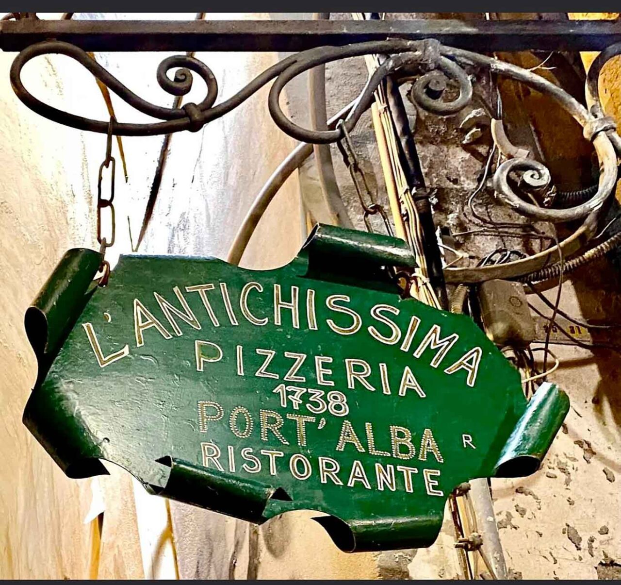 pizzerie centenarie più antiche di Napoli: Port'Alba