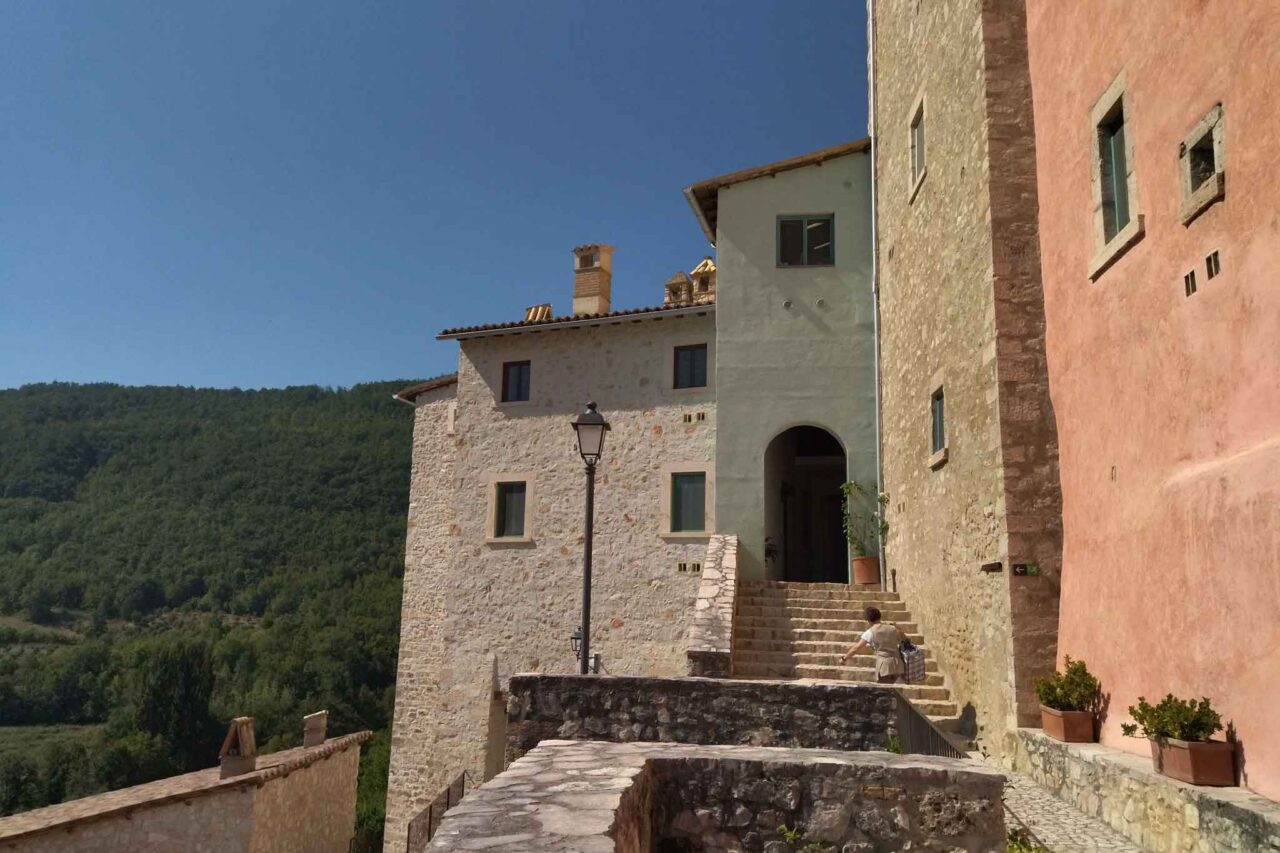 Castello di Postignano, veduta del borgo