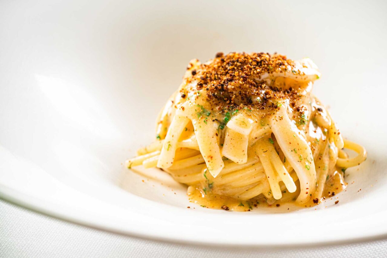 Spaghetti calamaretti e finocchietto al ristorante Moma a Roma