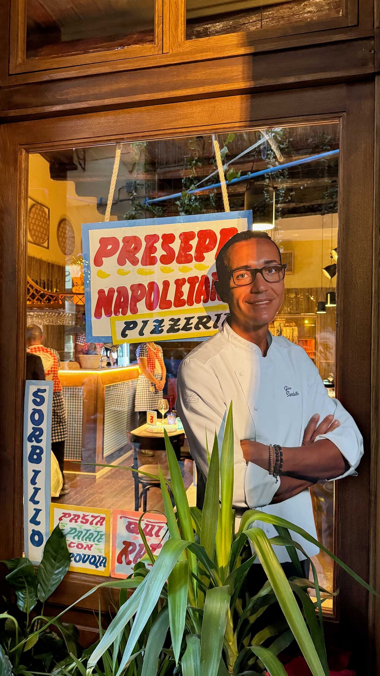 Presepe Napoletano Pizzeria Ostaria di Gino Sorbillo ingresso