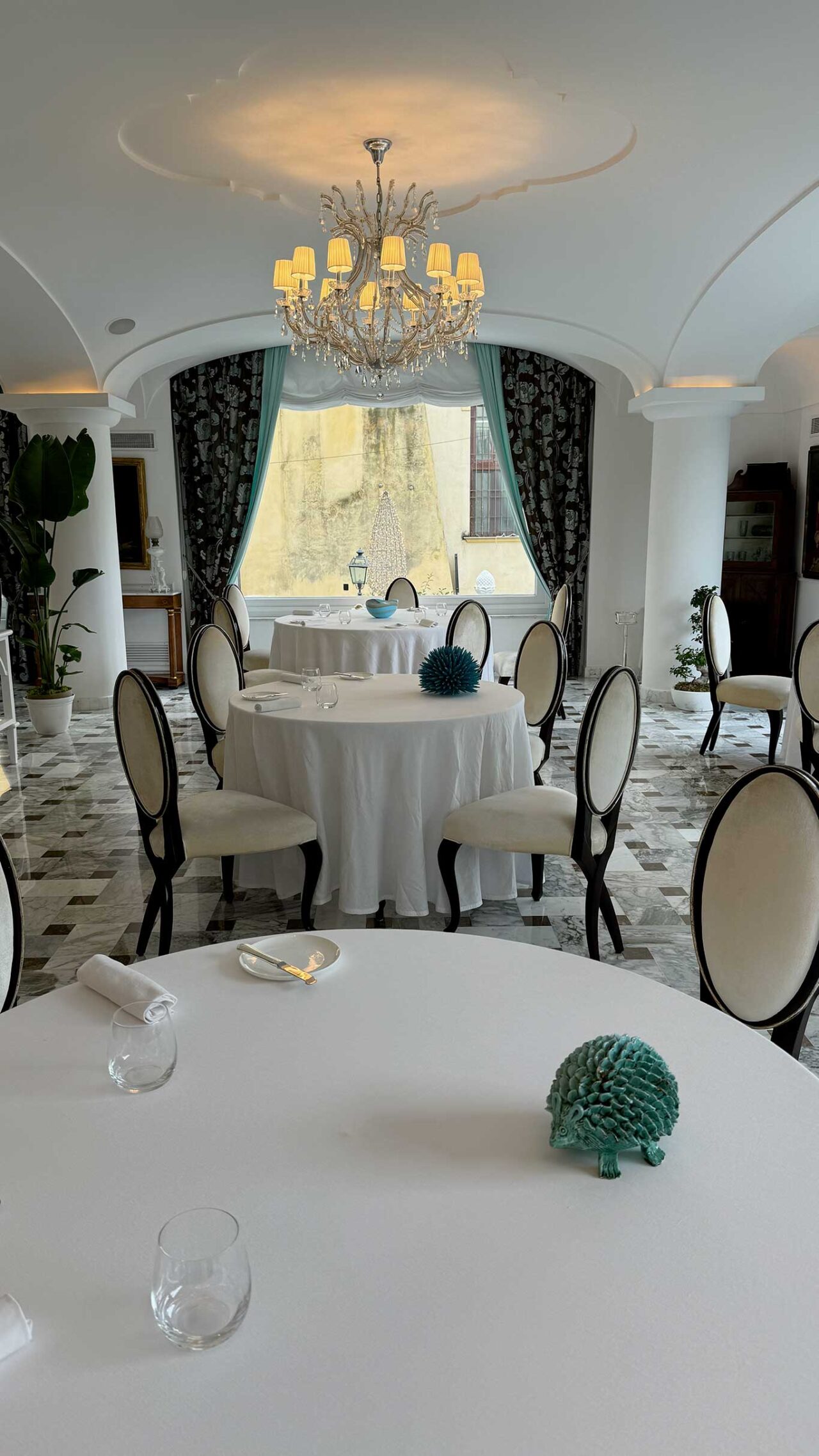 la sala del ristorante Zest Grand Hotel La Favorita a Sorrento 