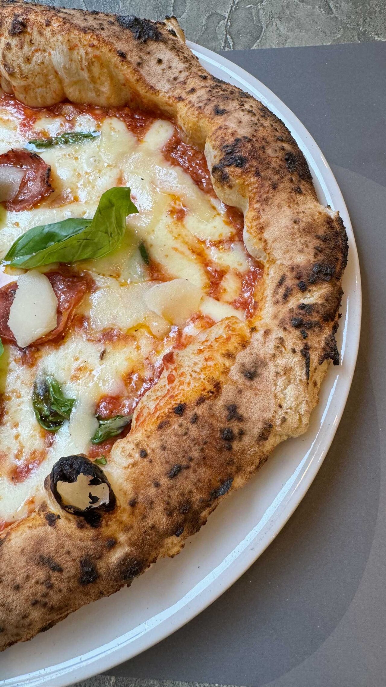 Diego Vitagliano Pizzeria Napoli Santa Lucia Centro Storico pizza Diavola 