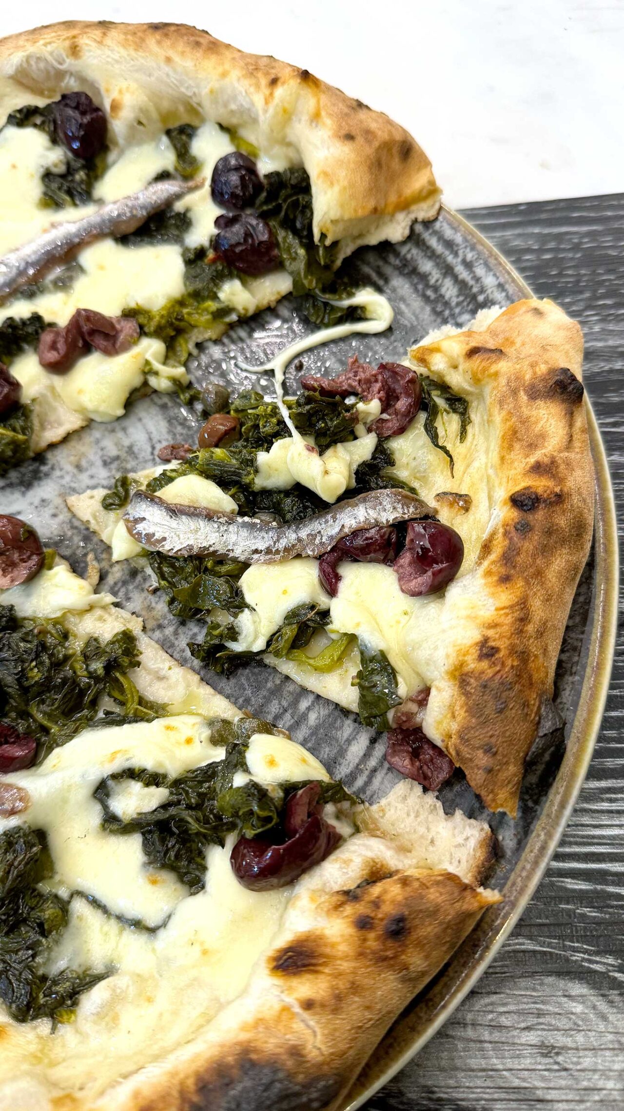 la pizza marenna 'a sarachiello della pizzeria Carmnella a Napoli