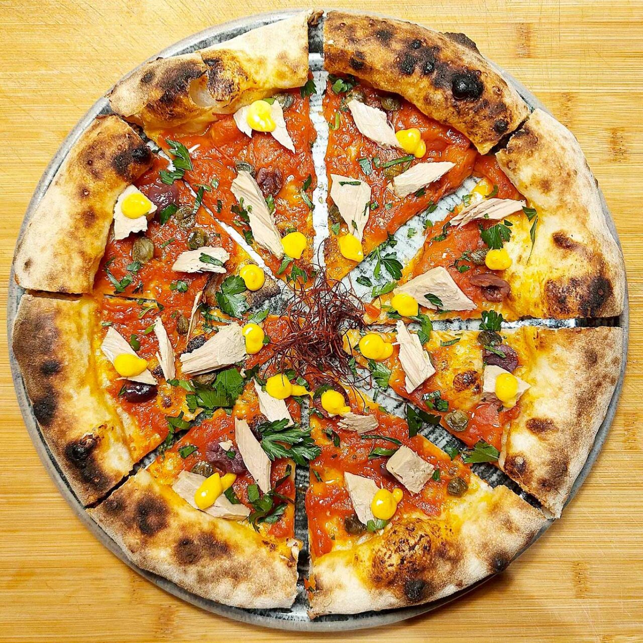 la pizza al tonno della pizzeria Al 384 a Roma 