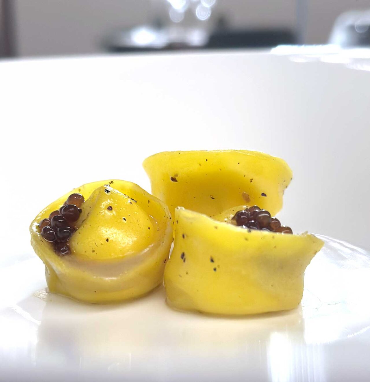 tortelli ripieni di parmigiano e con perle di aceto tradizionale di Modena del ristorante Lisander hotel Promessi Sposi Lago di Como