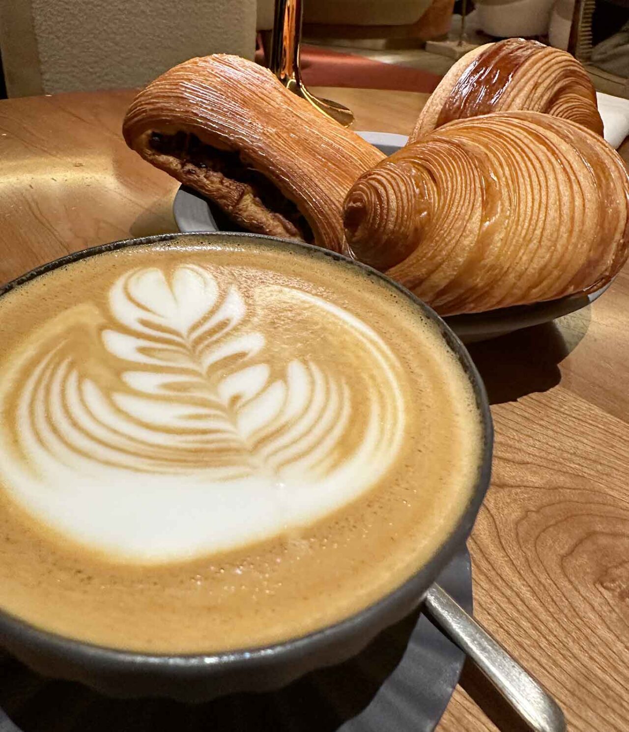 Cédric Grolet cappuccino e croissant