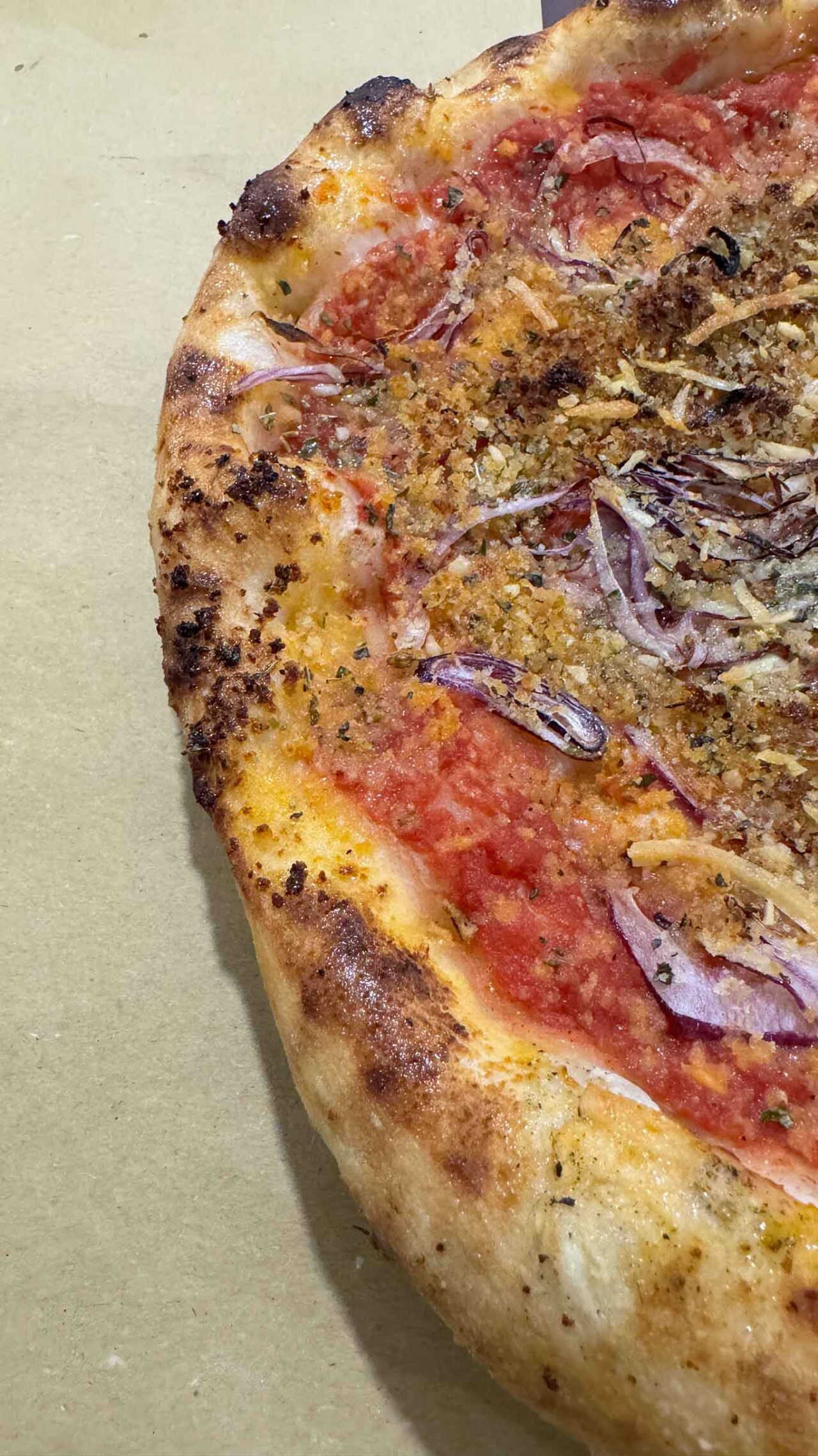 pizza sfincione palermitano alla Pizzeria Mistral dal 1959 a Palermo 