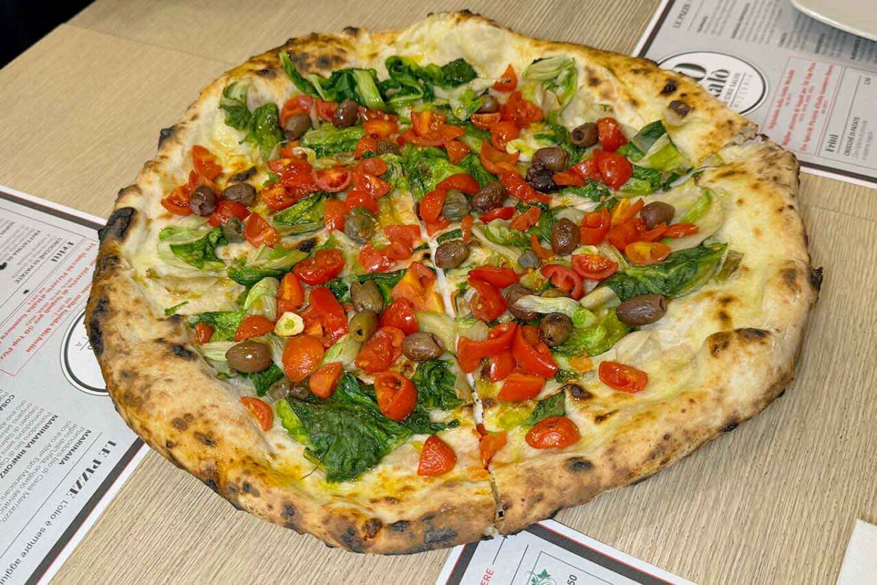 la pizza marinara con scarole della pizzeria 50 Kalò a Napoli nel Girone D del Campionato della Pizza 2024