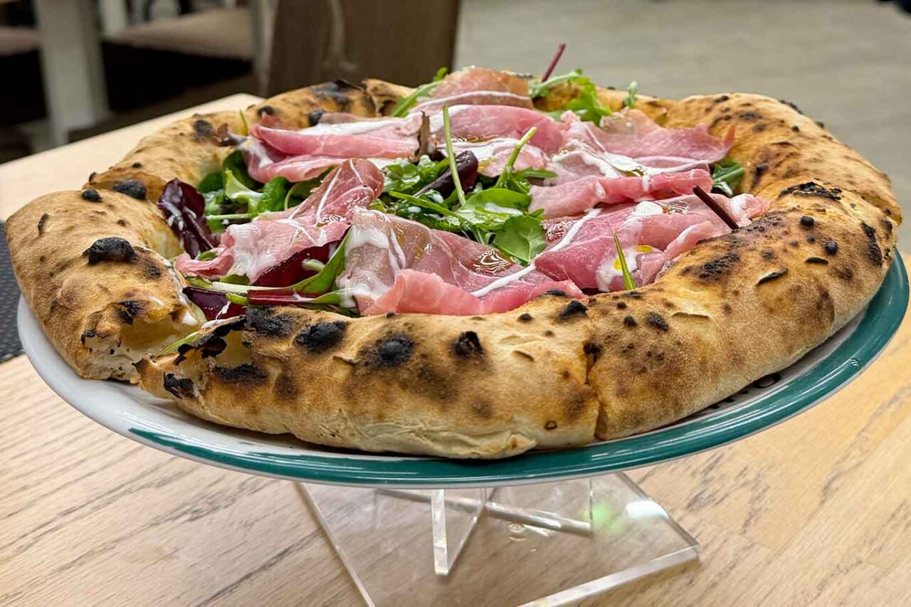 pizza aria di montagna della pizzeria La Bolla a Caserta che ha vinto il Girone F del Campionato della Pizza 2024
