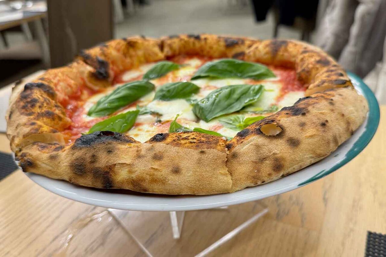 pizza margherita della pizzeria La Bolla a Caserta che ha vinto il Girone F del Campionato della Pizza 2024