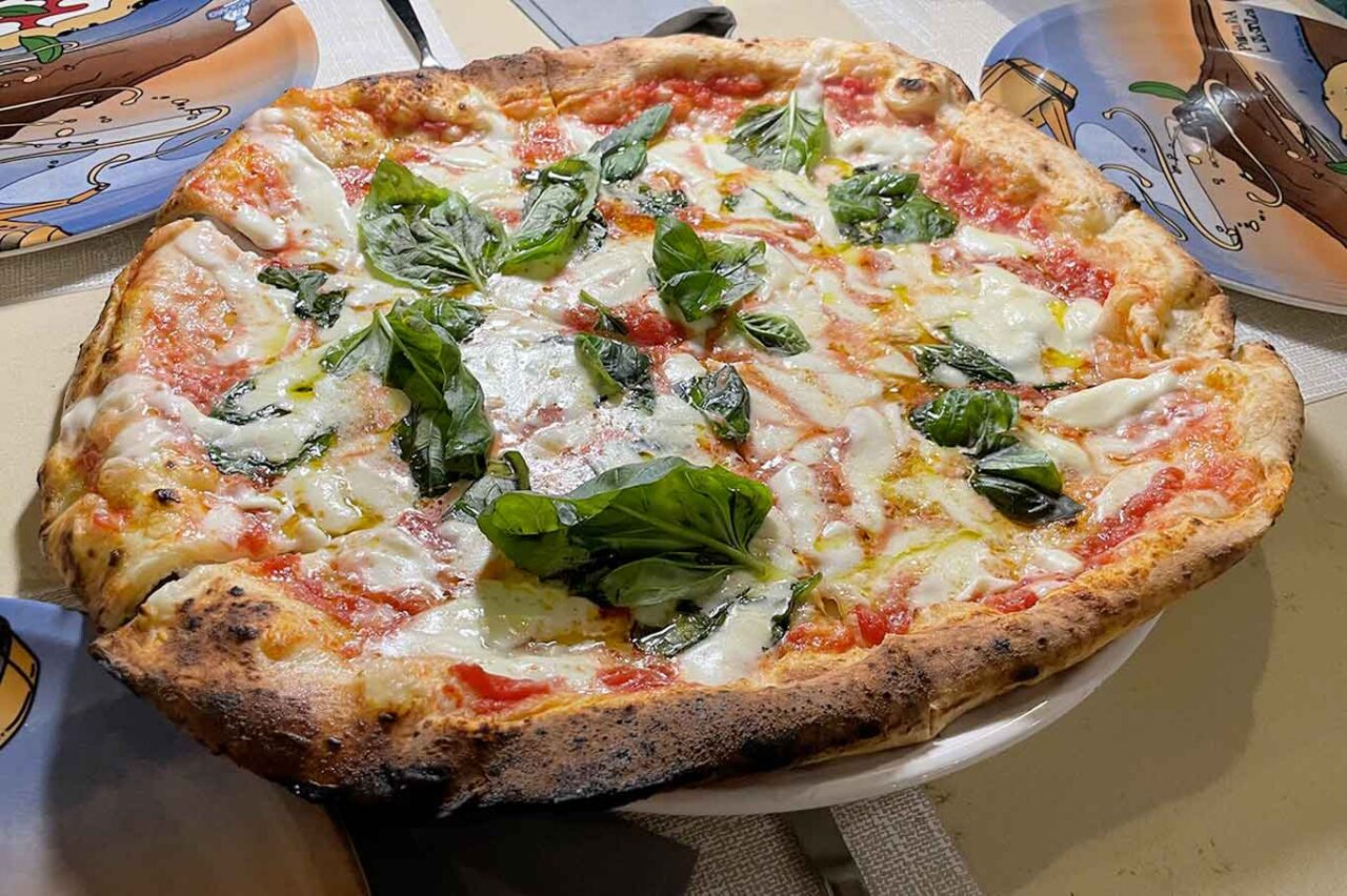 la pizza margherita a ruota di carro della pizzeria La Notizia a Napoli nel Girone D del Campionato della Pizza 2024