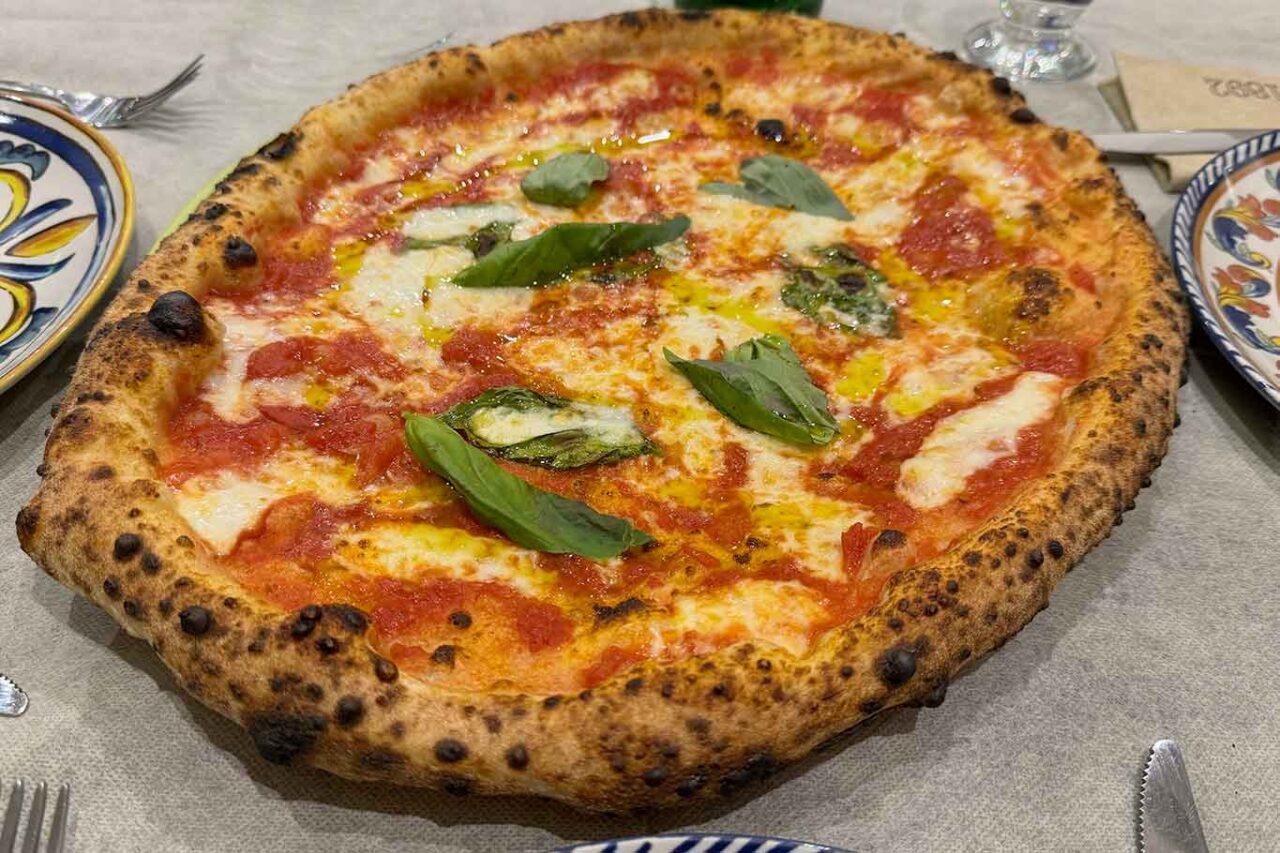 la pizza margherita della pizzeria Lombardi 1892 a Napoli nel Girone D del Campionato della Pizza 2024