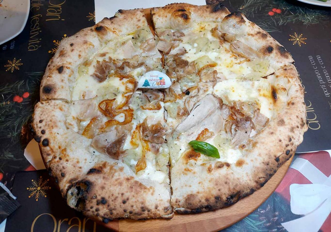 la pizza porchetta di Luca Brancaccio che arriva secondo nel Girone B del Campionato della Pizza 2024