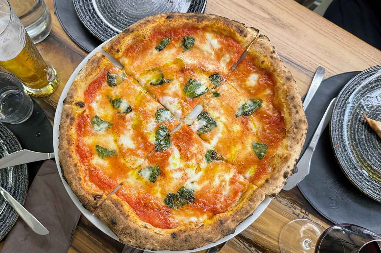 pizza margherita della pizzeria Madia a Salerno nel Girone F del Campionato della Pizza