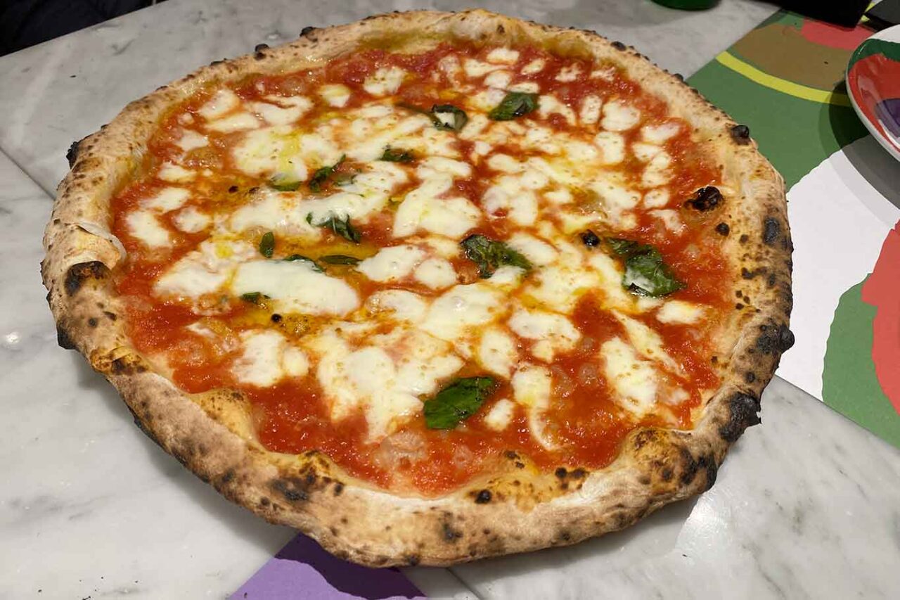migliori pizze margherita di Napoli: pizzeria Salvo