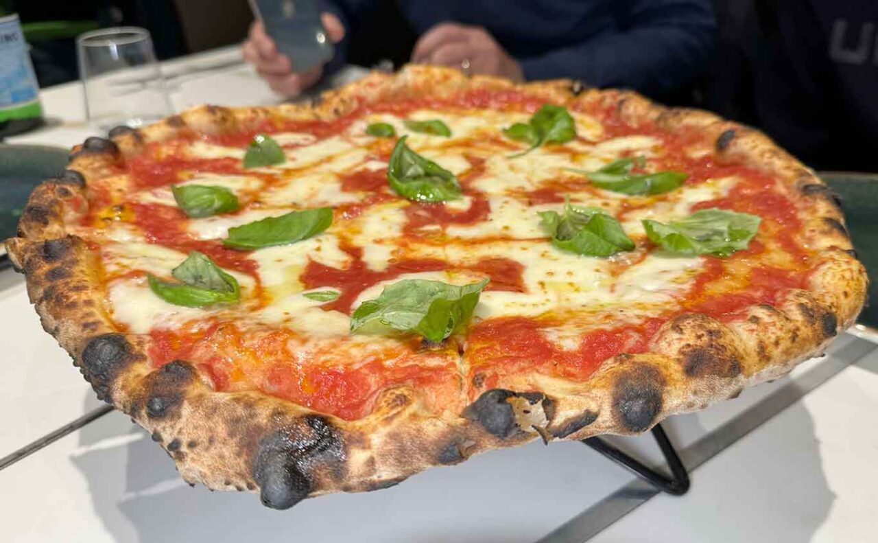 la pizza margherita della pizzeria Bro a Napoli nella qualificazione del Girone G del Campionato della Pizza