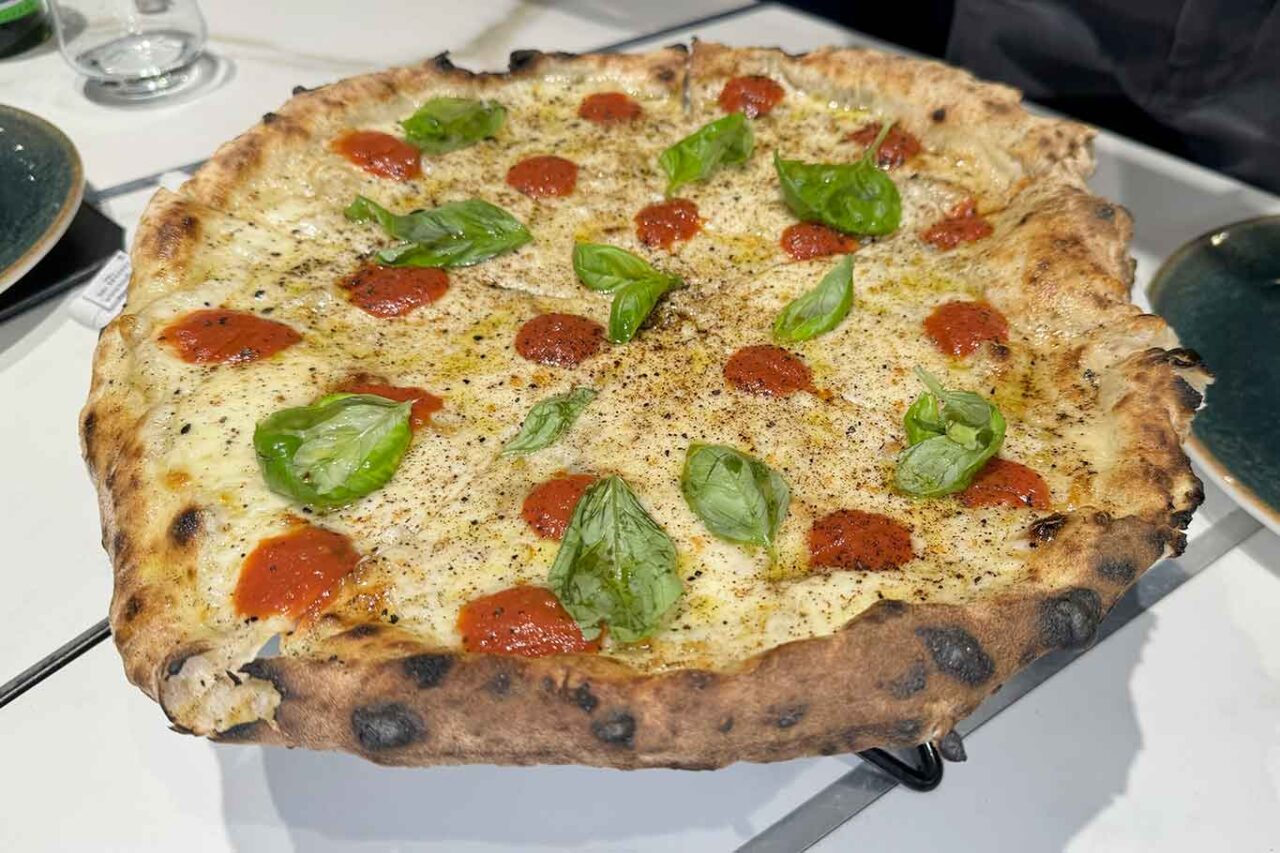 la pizza provola e pepe della pizzeria Bro a Napoli nella qualificazione del Girone G del Campionato della Pizza